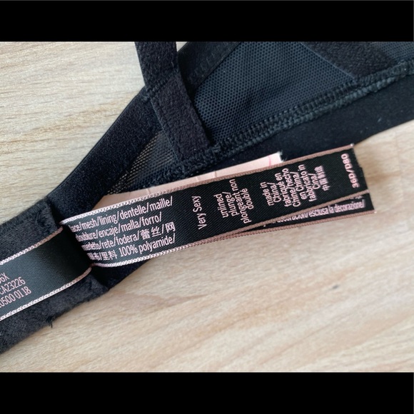 Victoria’s Secret Very Sexy Plunge Bra Black - Picture 9 of 9